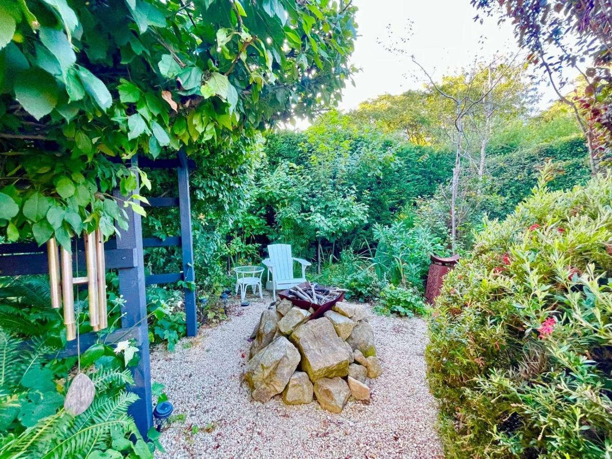Mimosa House * Mount Victoria